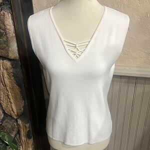 Chic White V-Neck Tank Top with Lattice Detail
